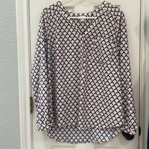 Long-sleeved polyester blouse with modern pattern.